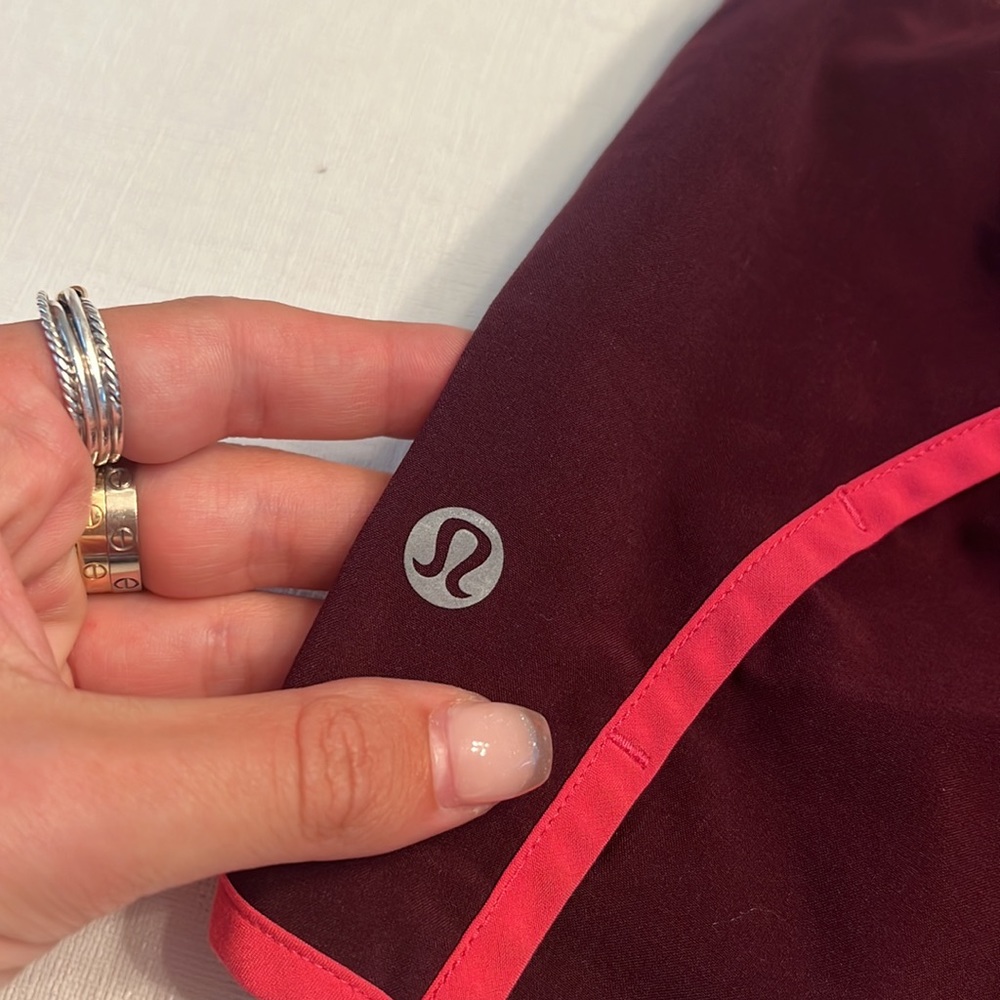 71. Lululemon Run Times Short *4-way Stretch Bordeaux Drama BonBon MountainPeaks - Picture 3 of 4